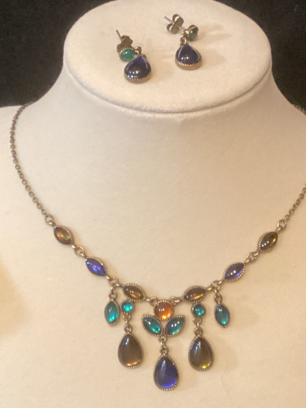 Vintage Avon SAQ Multicolor Teardrop Pendant Necklace and Earrings Set